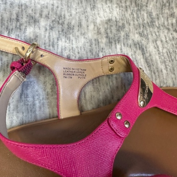 Women's Michael Kors Plate Flat Thong Sandals Size 7 (all three pairs) - Picture 8 of 15